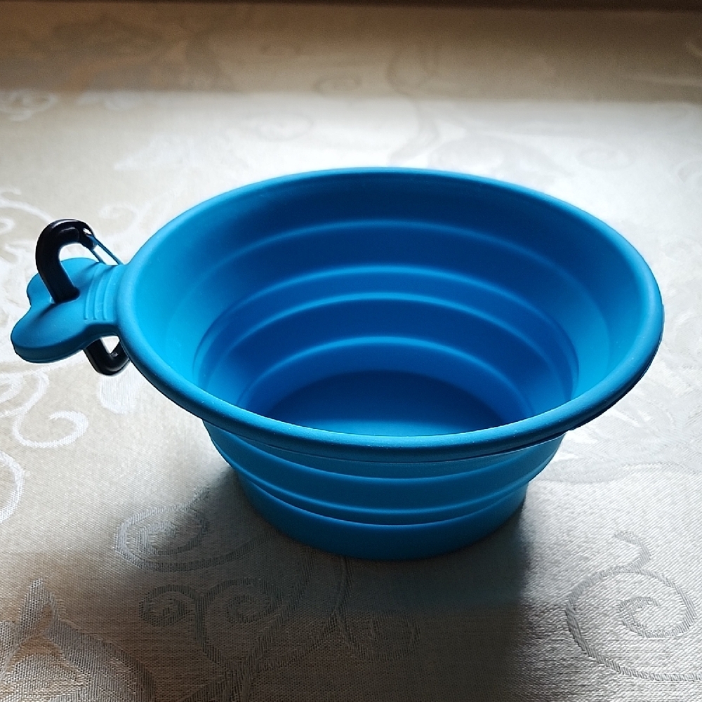 Collapsible Travel Pet Water, Food, Treat Bowl With Clip NEW wo Tag
